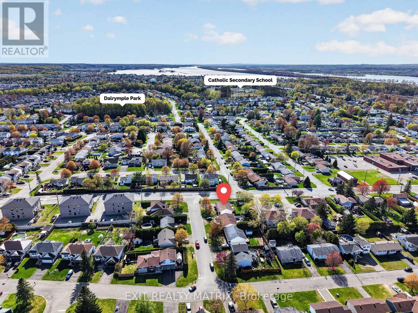 Family area w/ proximity to schools, parks & river
