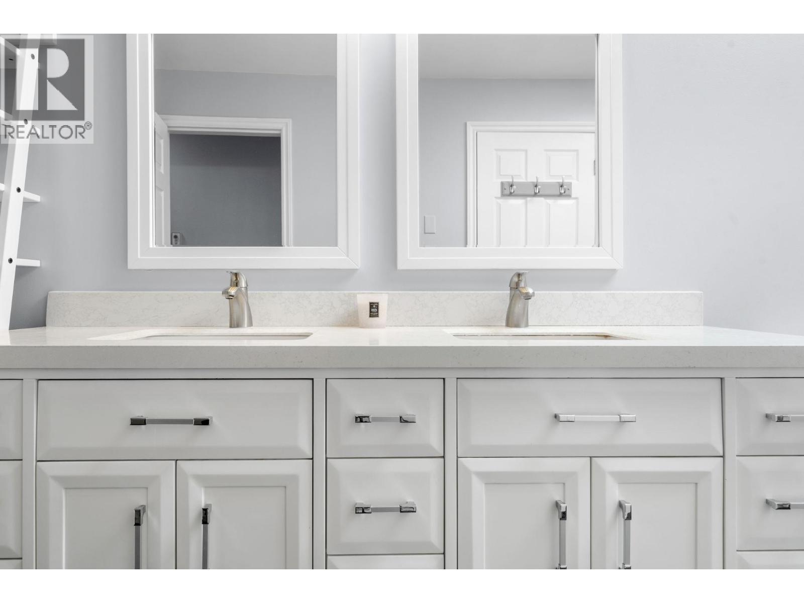 10 1700 MAMQUAM ROAD, Squamish