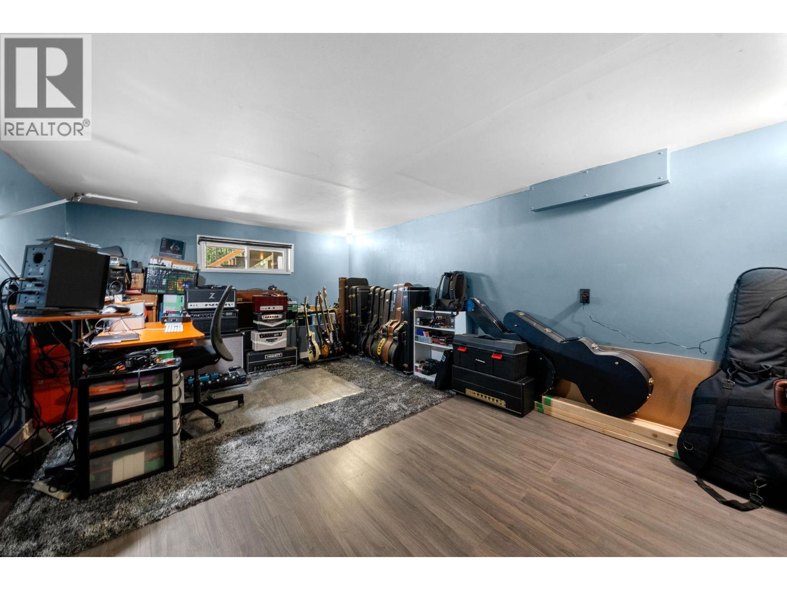 10 1700 MAMQUAM ROAD, Squamish