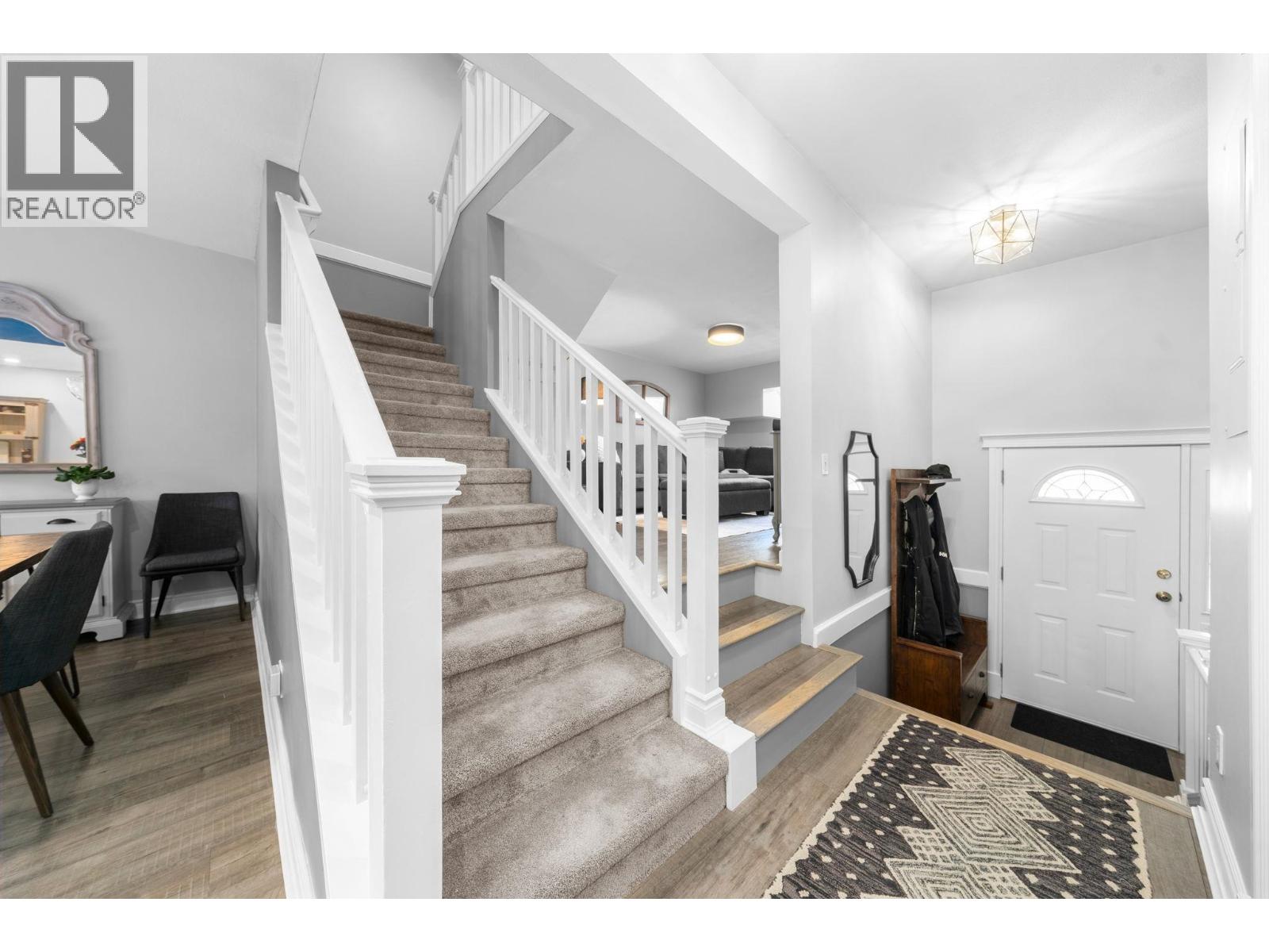 10 1700 MAMQUAM ROAD, Squamish