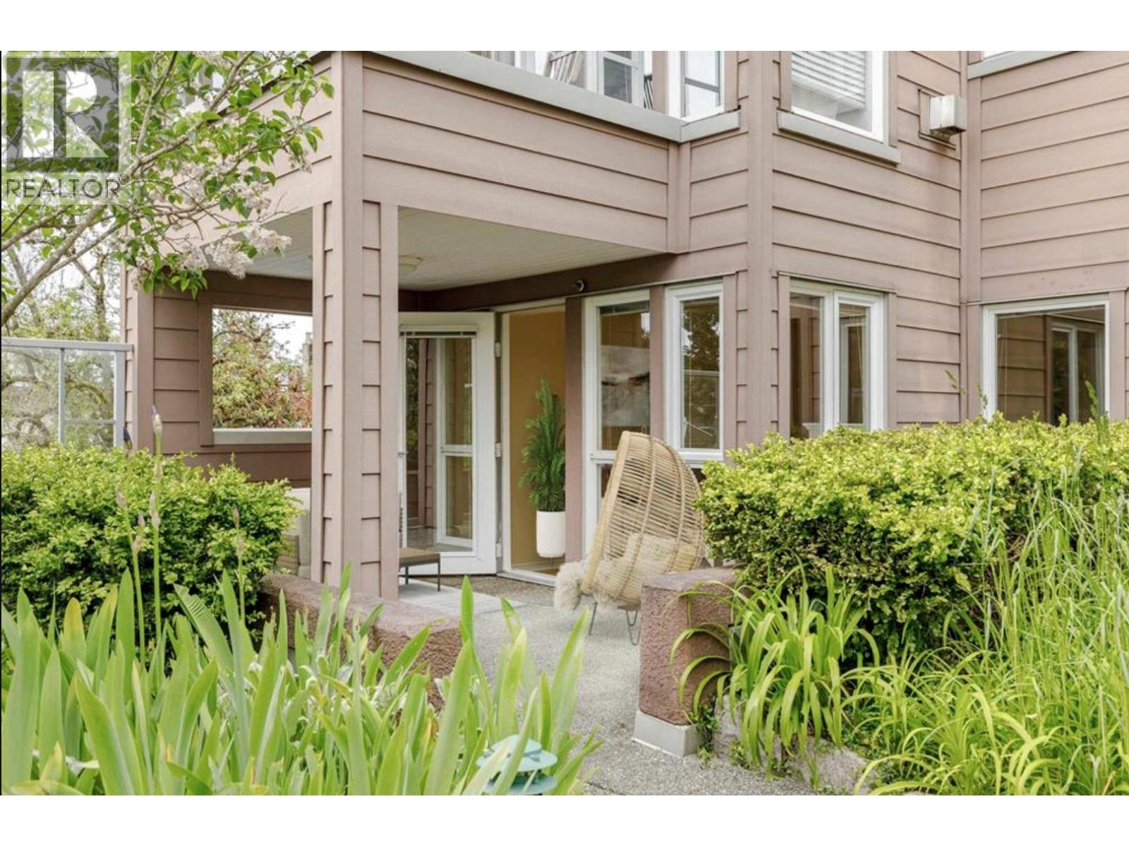 212 2025 STEPHENS Street - photo 2