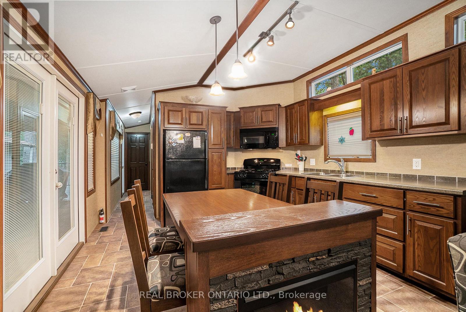 #H10 240 PINEWOOD PARK ROAD - 17
