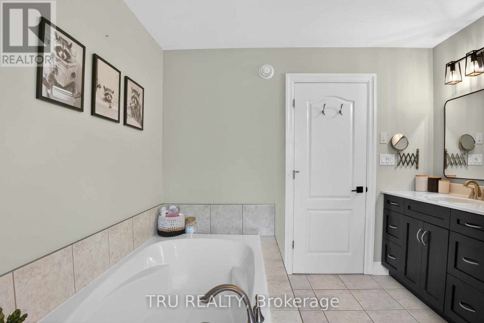 52 KIMBERLY AVENUE - 16