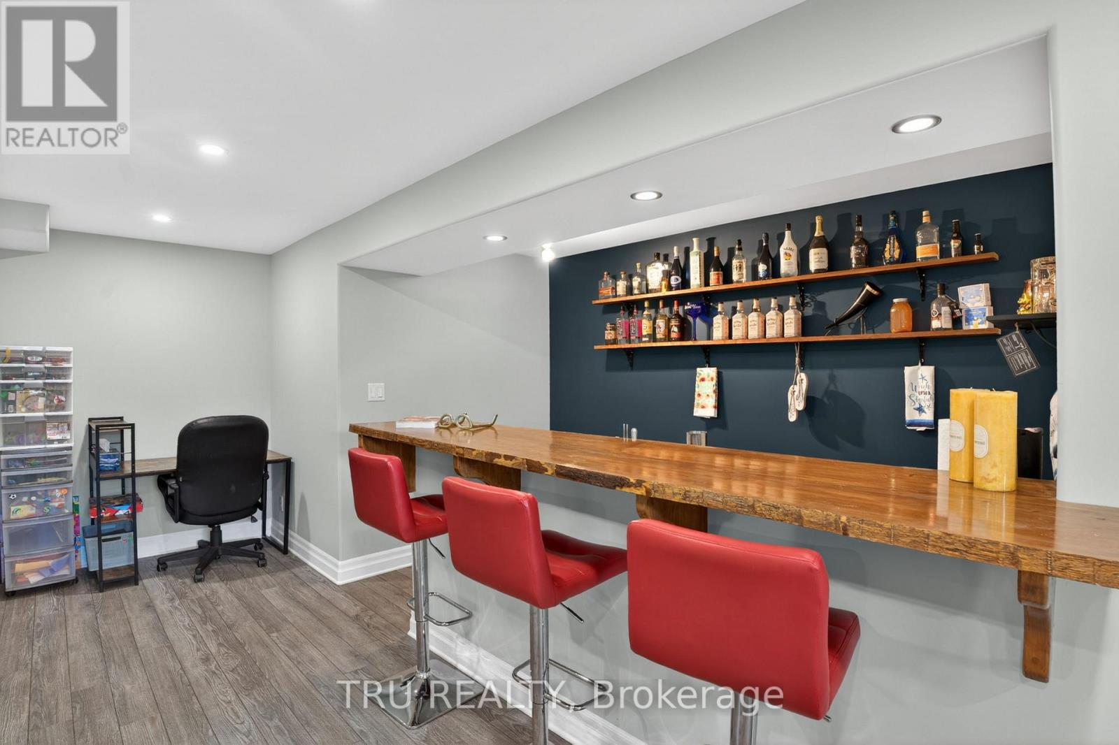 52 KIMBERLY AVENUE - 23