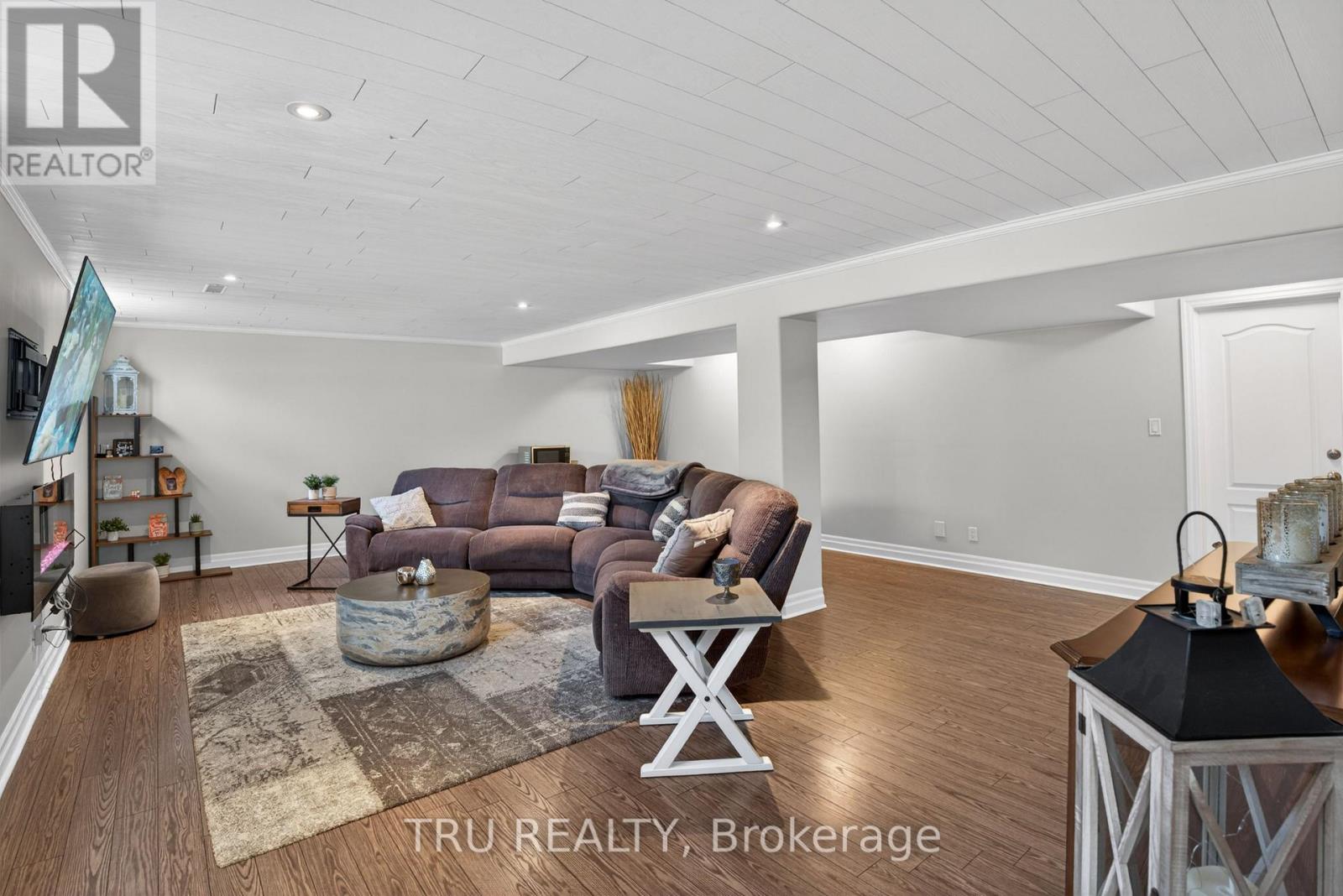 52 KIMBERLY AVENUE - 37
