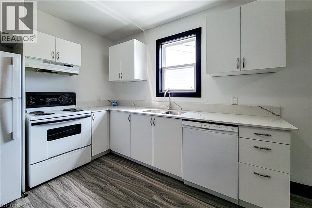 98 WELLAND Street N - 18