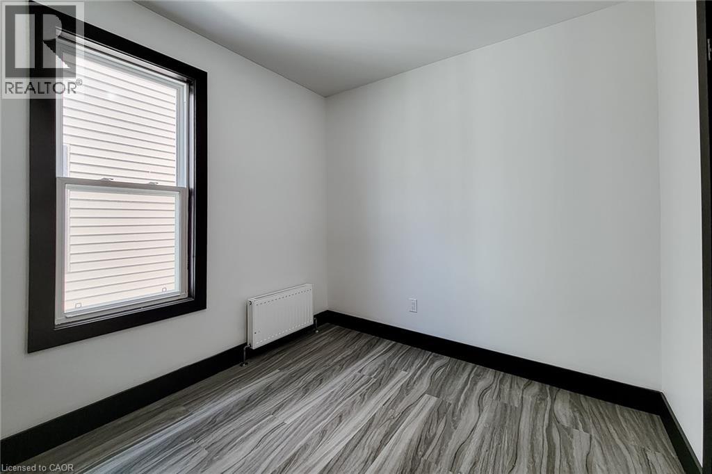 98 WELLAND Street N - 24