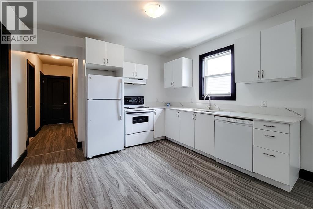 98 WELLAND Street N - 16