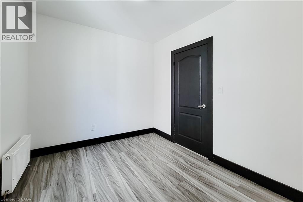 98 WELLAND Street N - 25