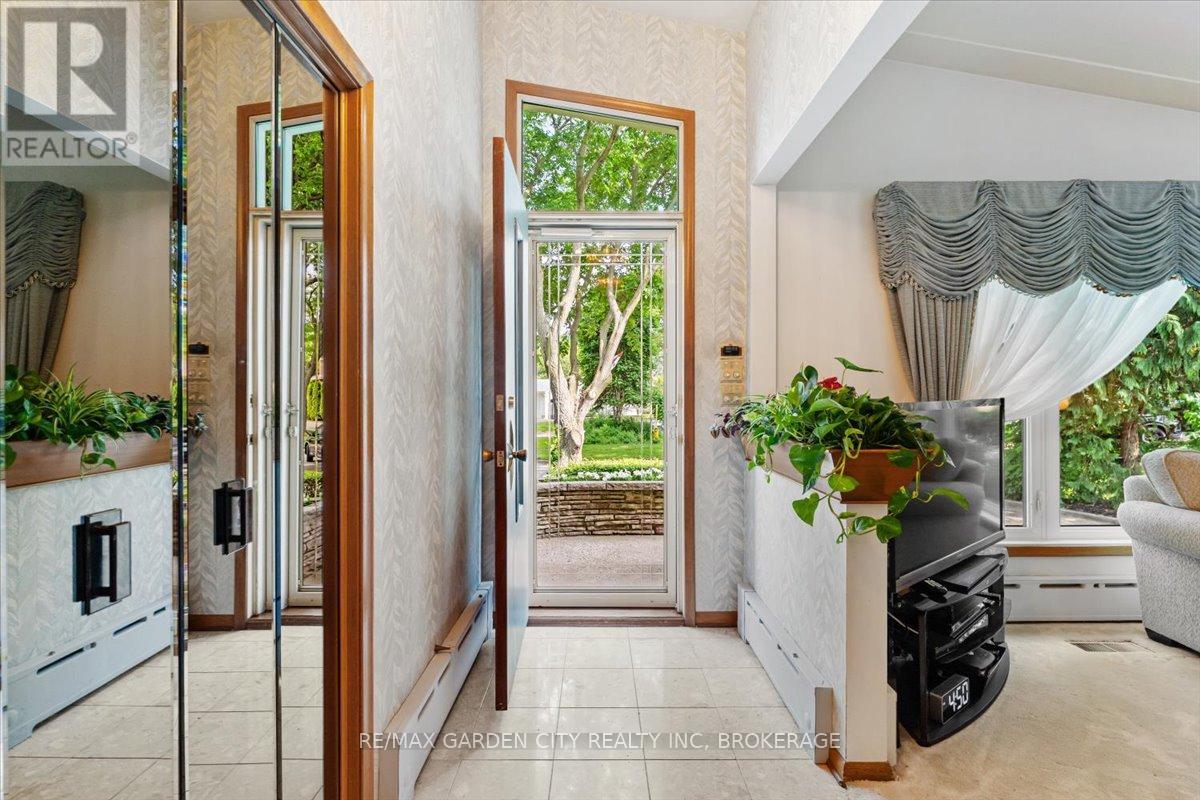 7 GLENAYR PLACE - 8
