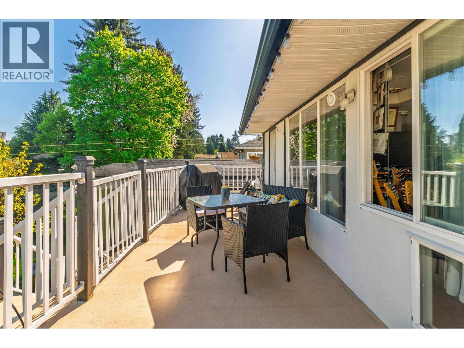 300 TENTH AVENUE, New Westminster