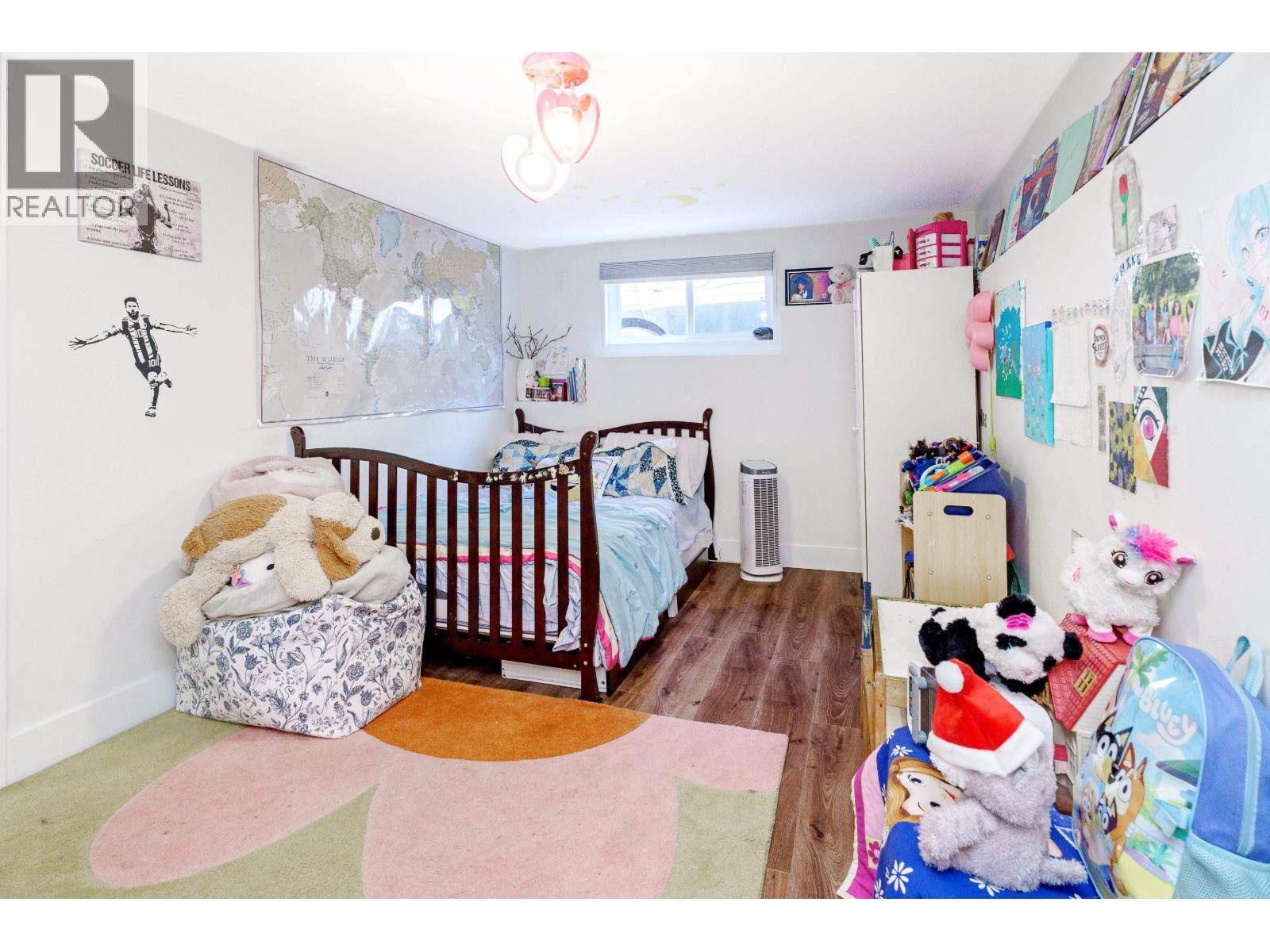 300 TENTH AVENUE, New Westminster