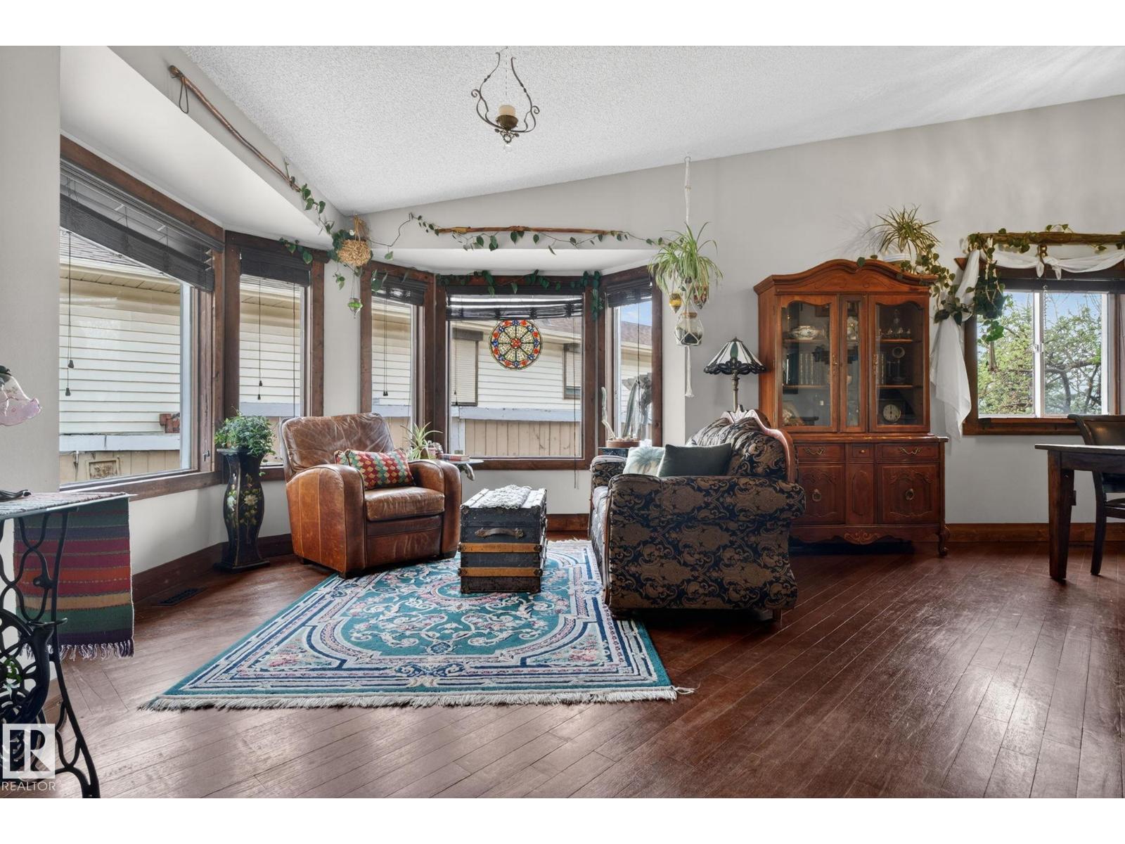 3332 44B AV NW - 2