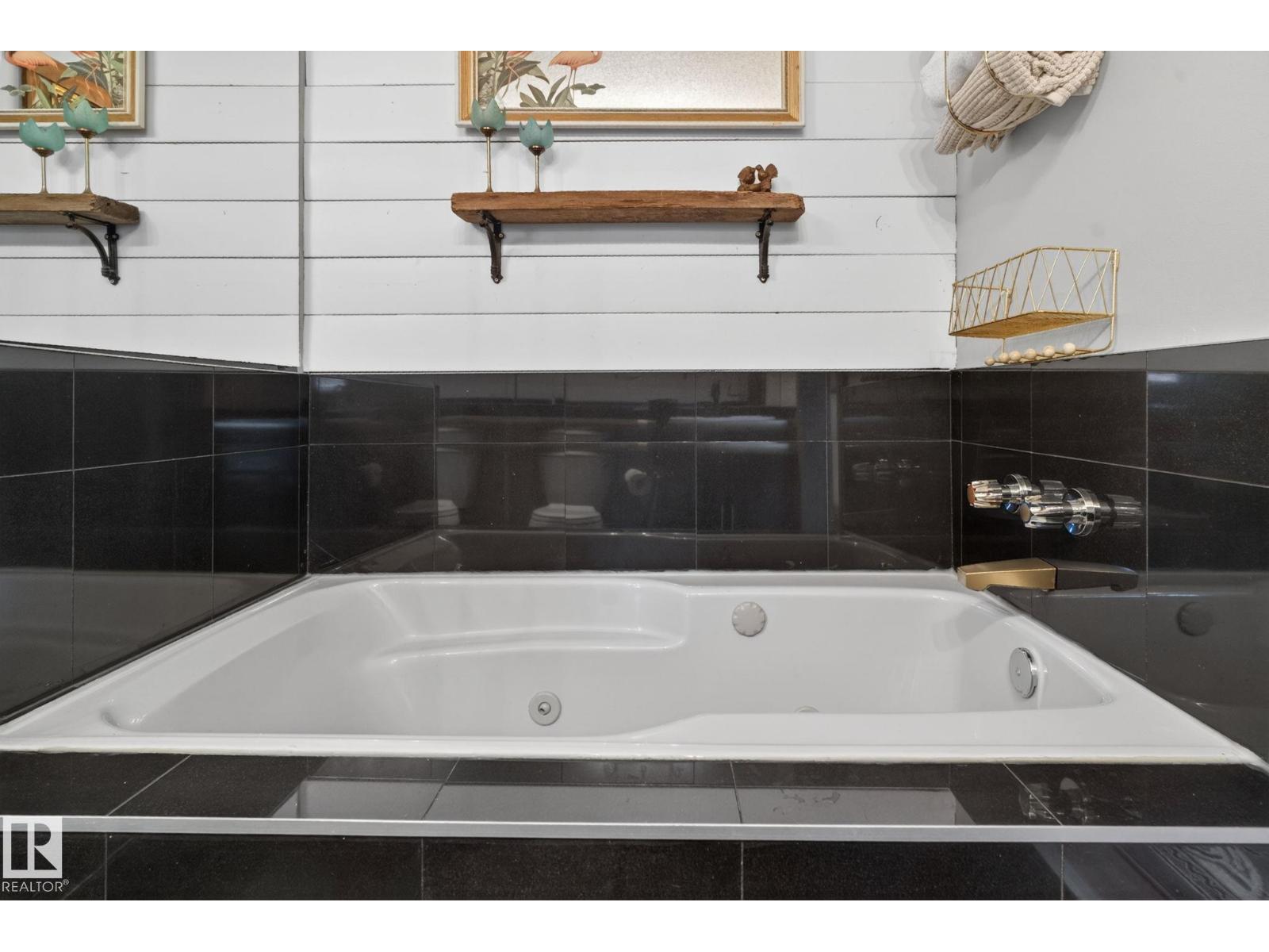 3332 44B AV NW - 30
