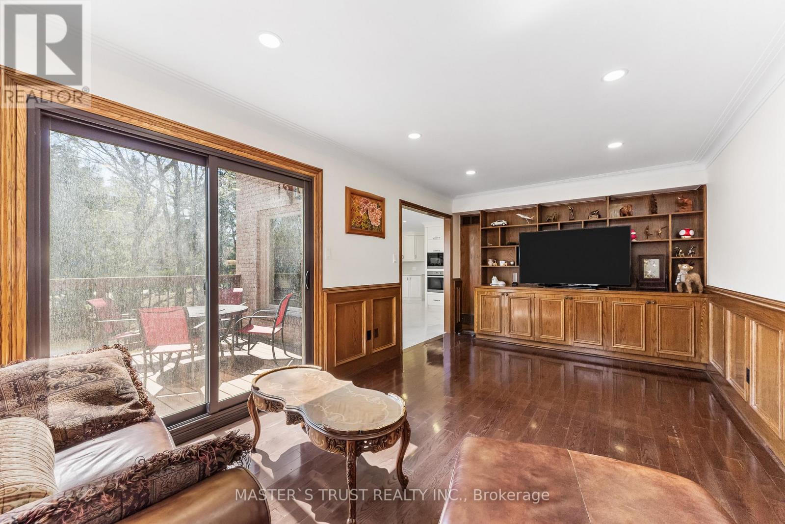 243 BURBANK DRIVE - 12