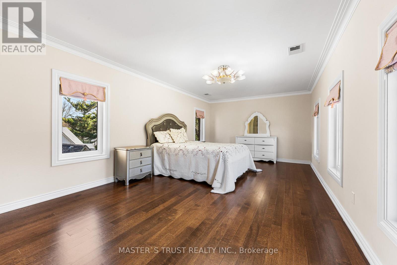 243 BURBANK DRIVE - 18