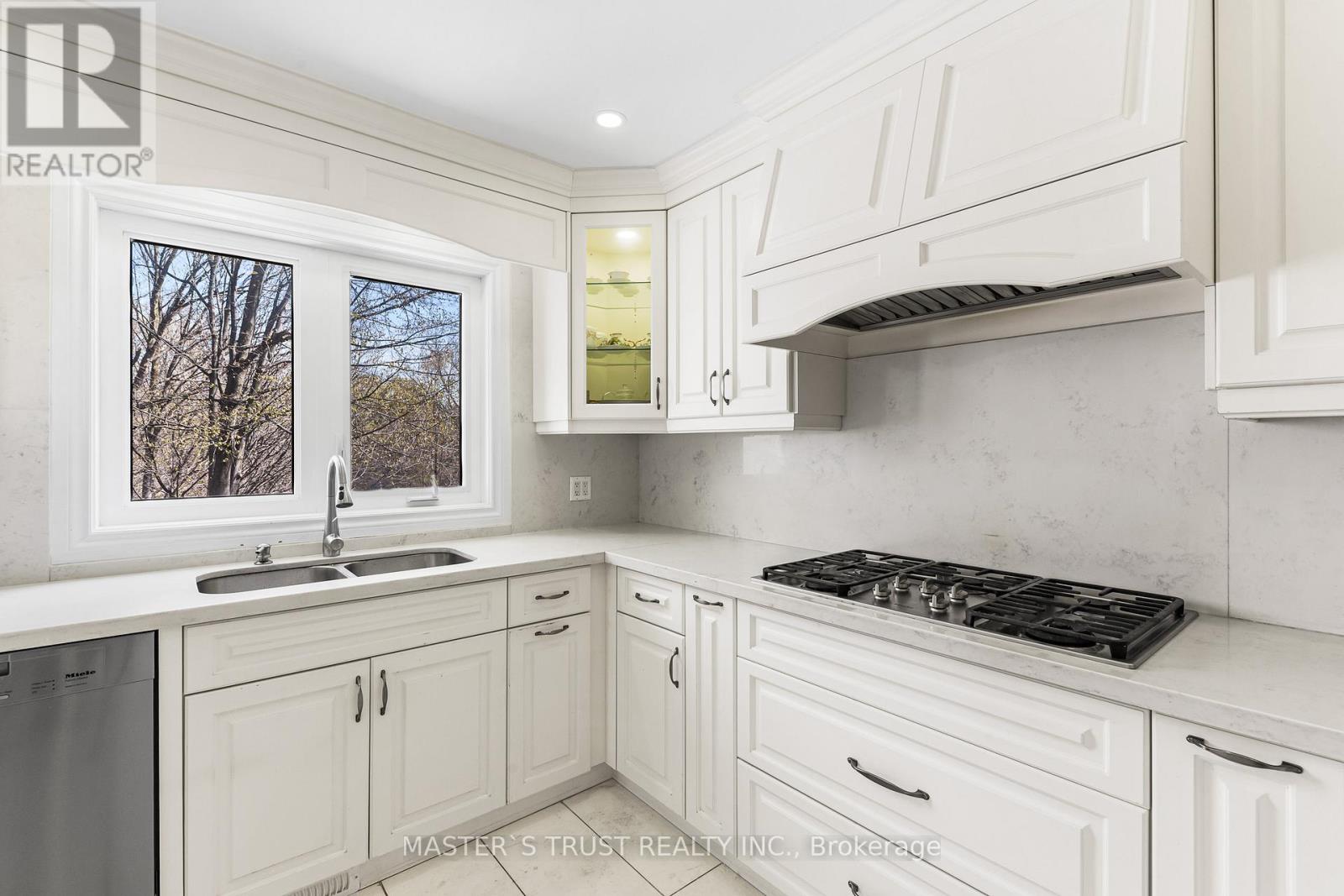 243 BURBANK DRIVE - 3