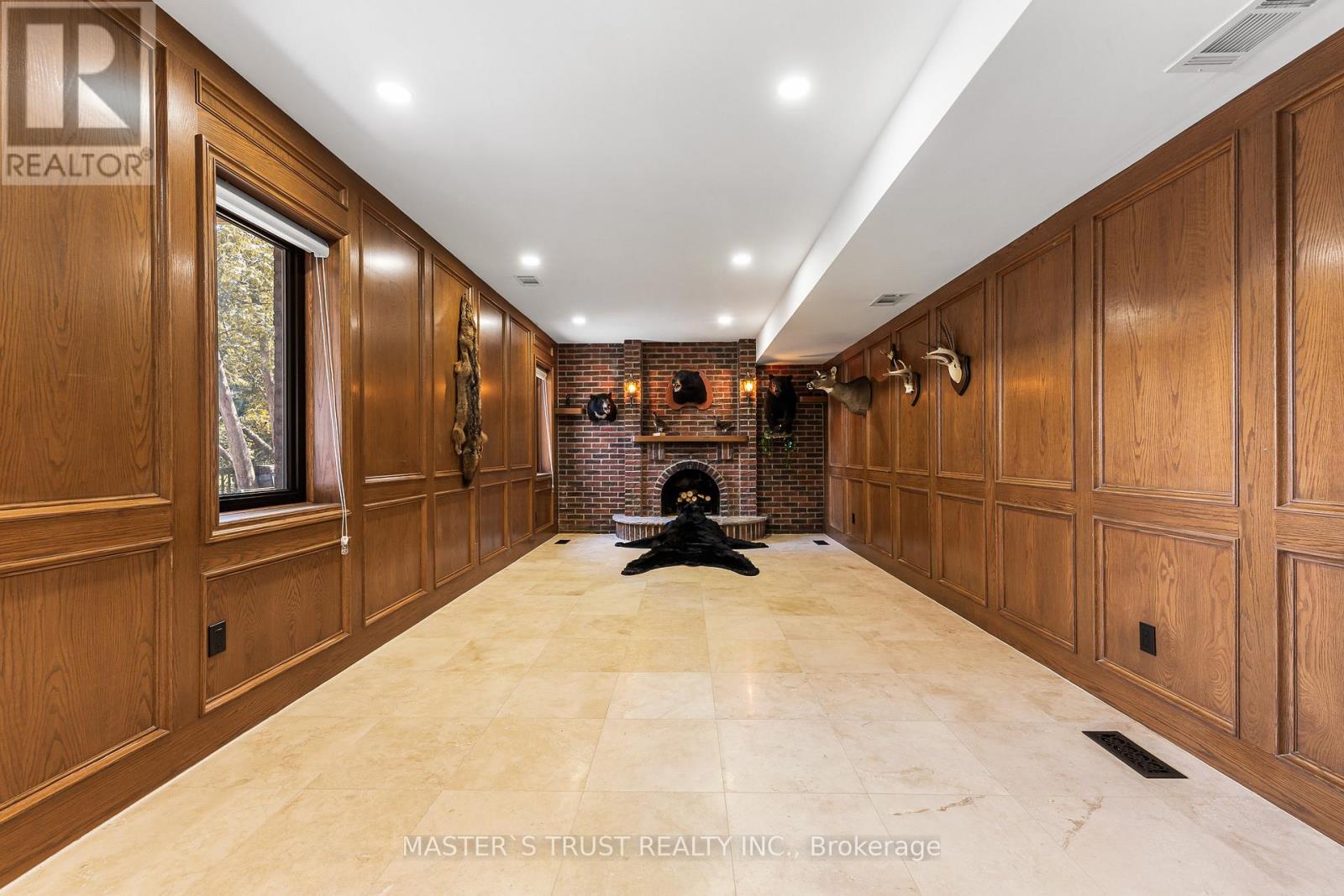 243 BURBANK DRIVE - 32