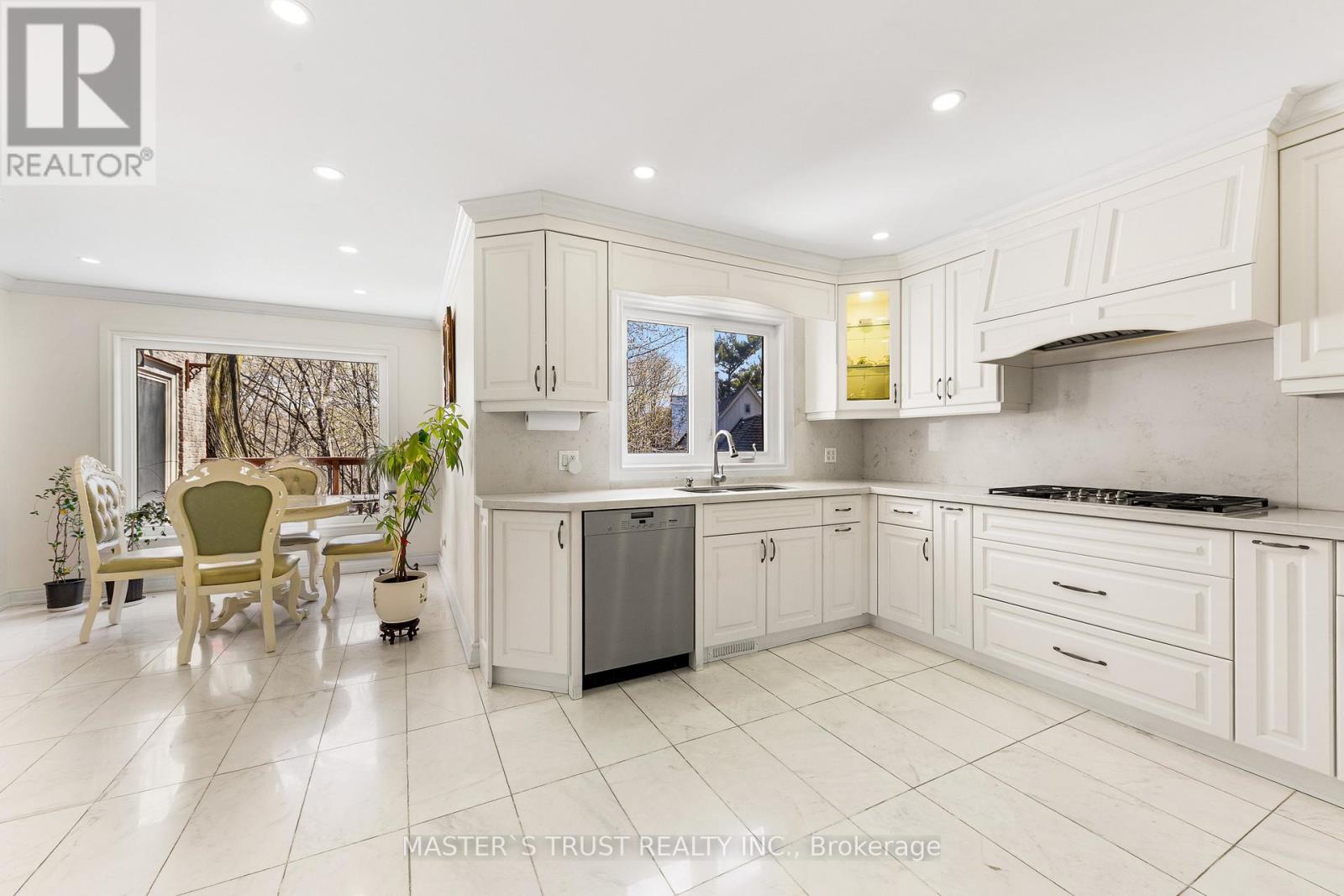 243 BURBANK DRIVE - 4