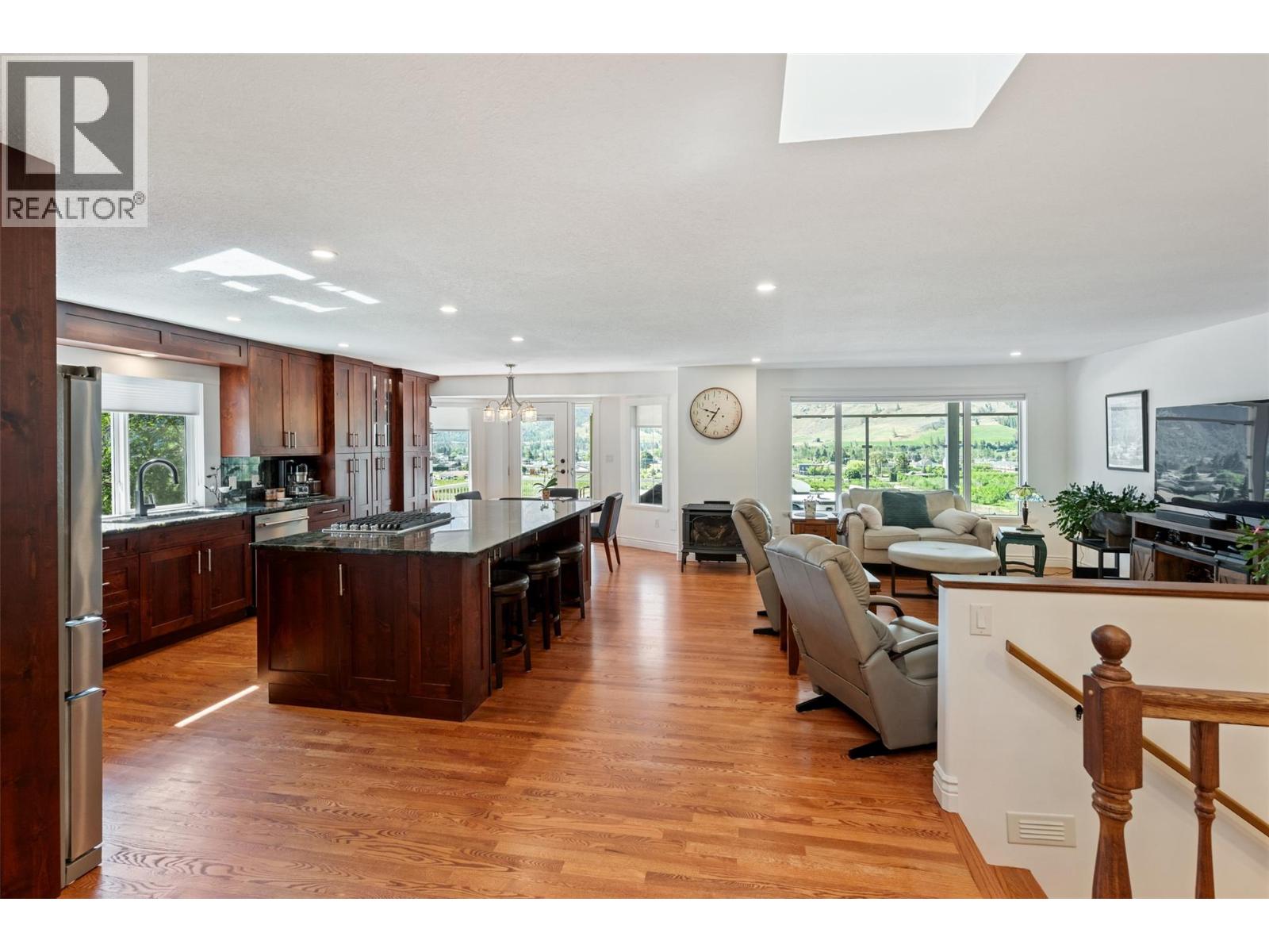  101 2nd Avenue, Keremeos