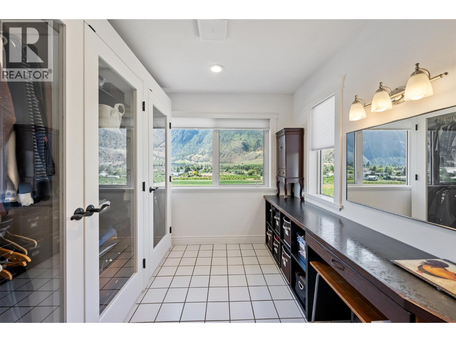  101 2nd Avenue, Keremeos