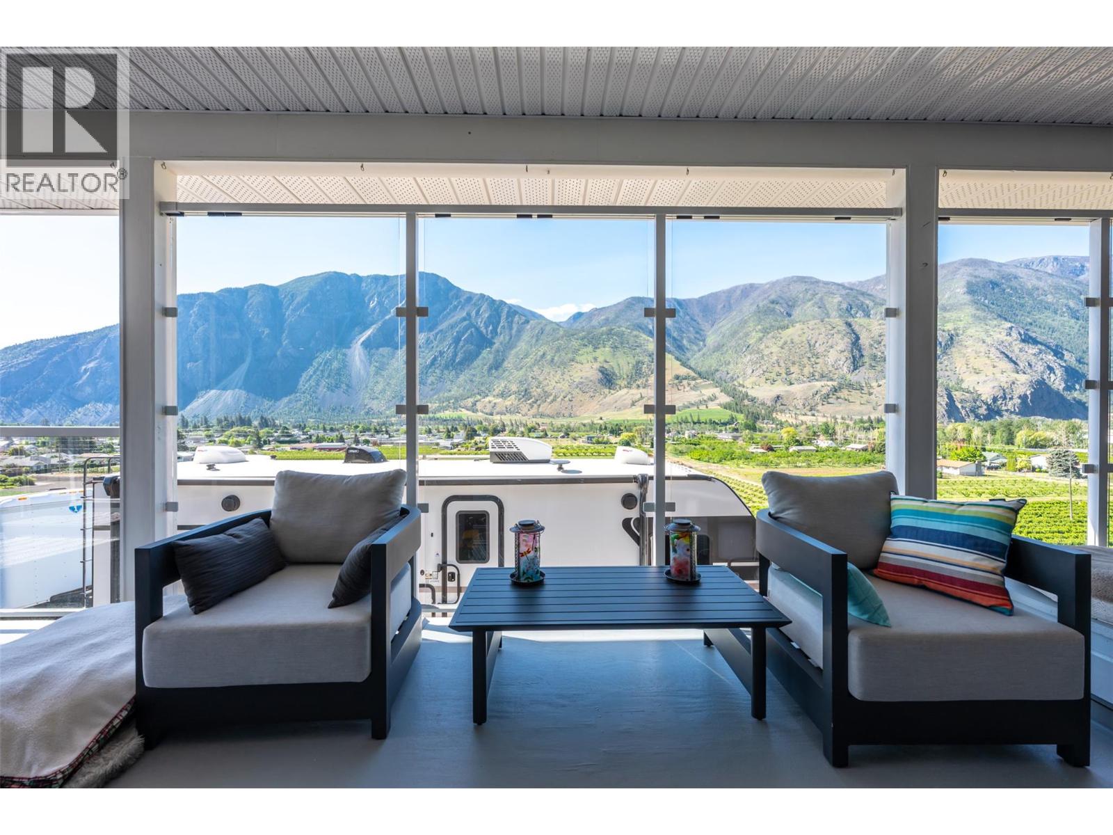  101 2nd Avenue, Keremeos