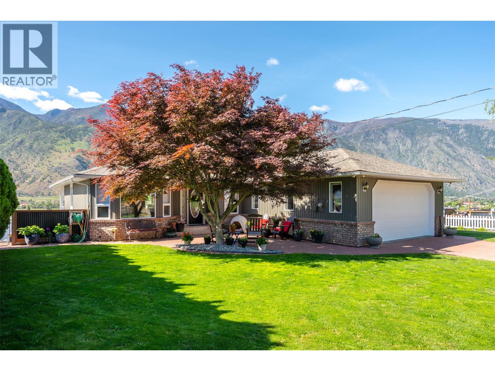  101 2nd Avenue, Keremeos
