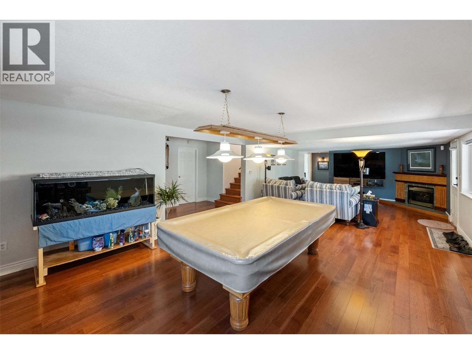  101 2nd Avenue, Keremeos