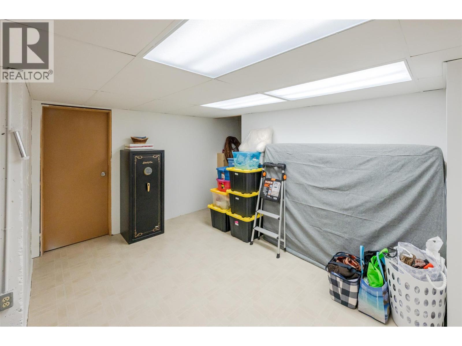 101 2nd Avenue, Keremeos