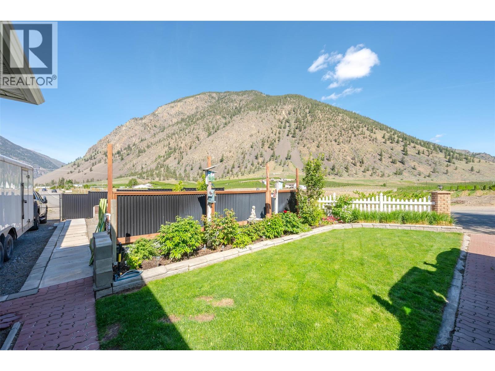  101 2nd Avenue, Keremeos