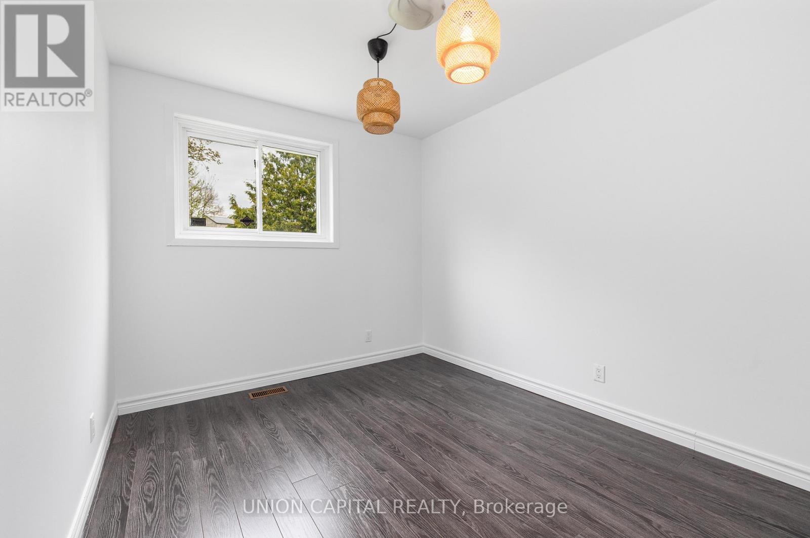 34 LISBURN CRESCENT - 16