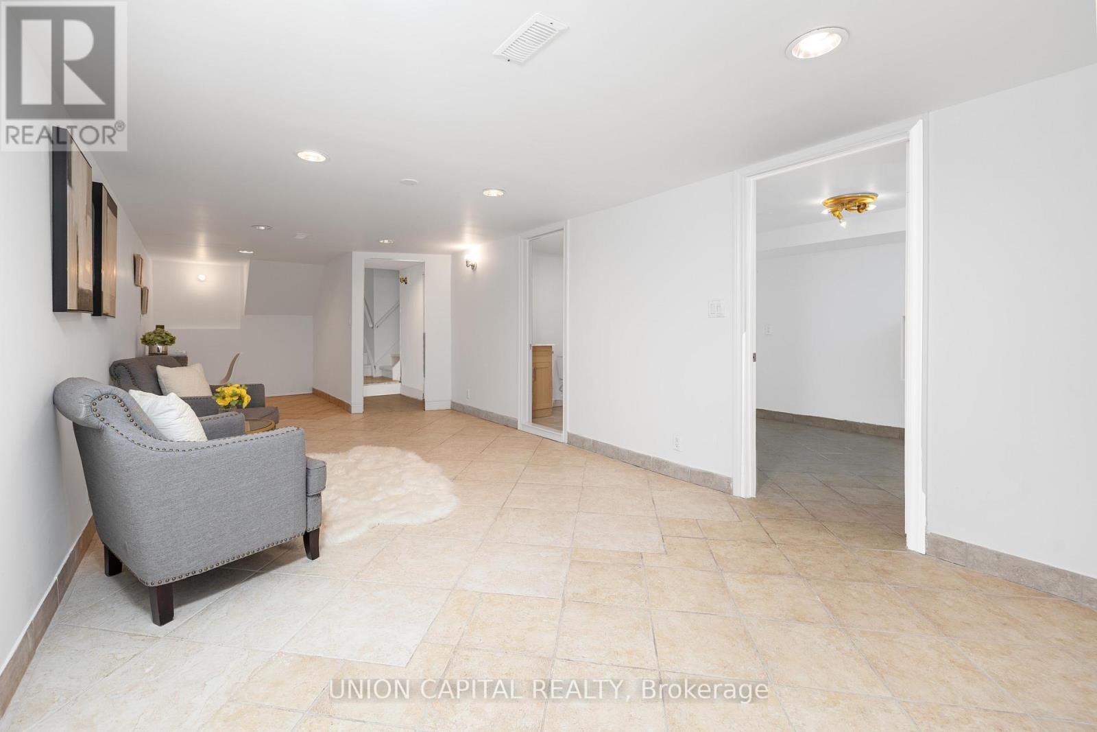 34 LISBURN CRESCENT - 19