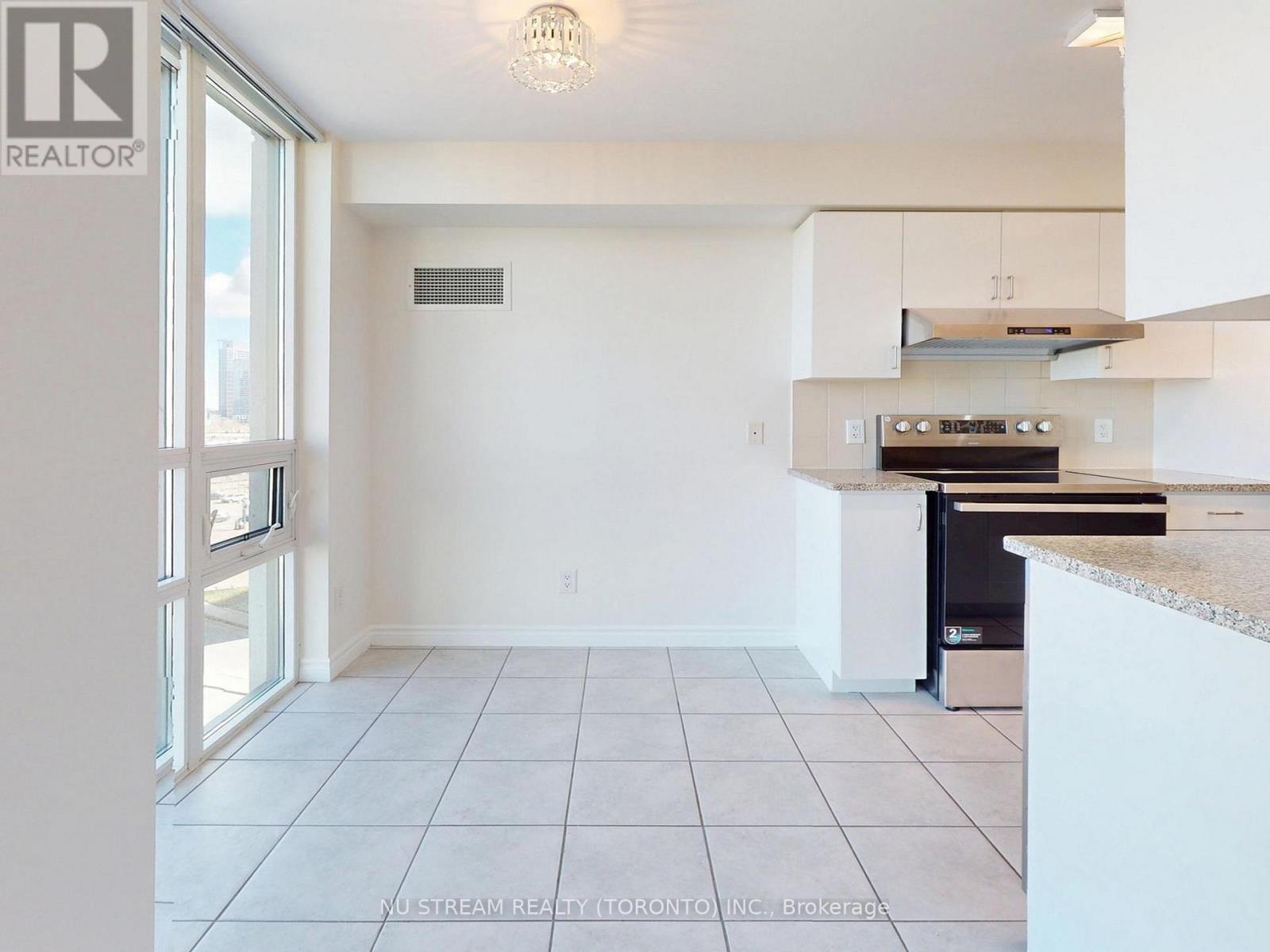 #703 88 GRANGEWAY AVENUE - 17