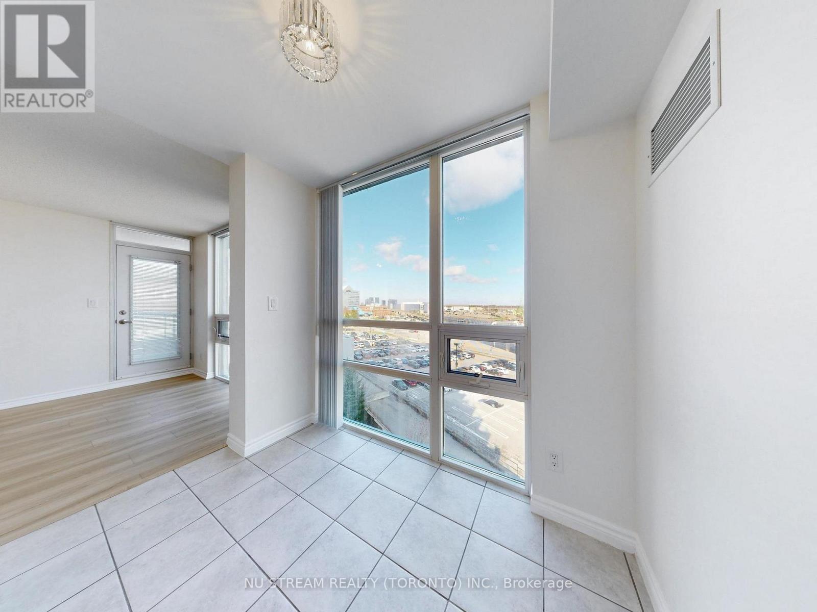 #703 88 GRANGEWAY AVENUE - 19