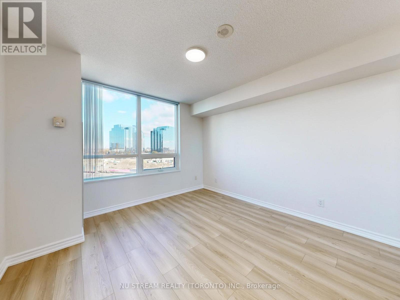 #703 88 GRANGEWAY AVENUE - 20