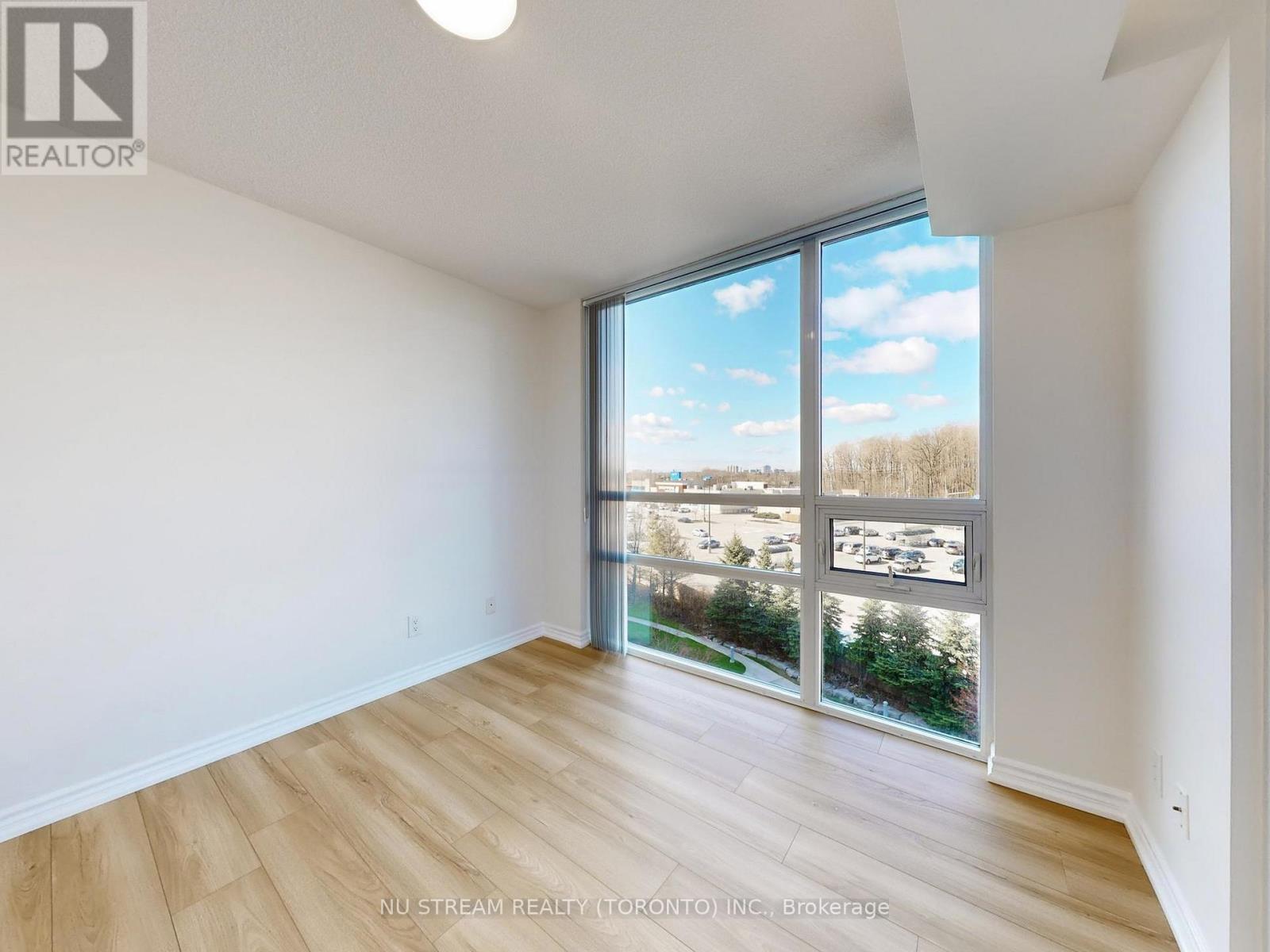 #703 88 GRANGEWAY AVENUE - 27