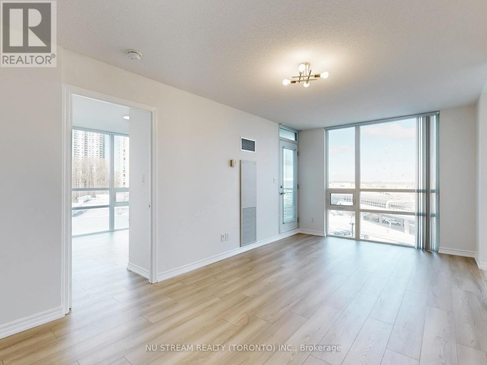 #703 88 GRANGEWAY AVENUE - 8