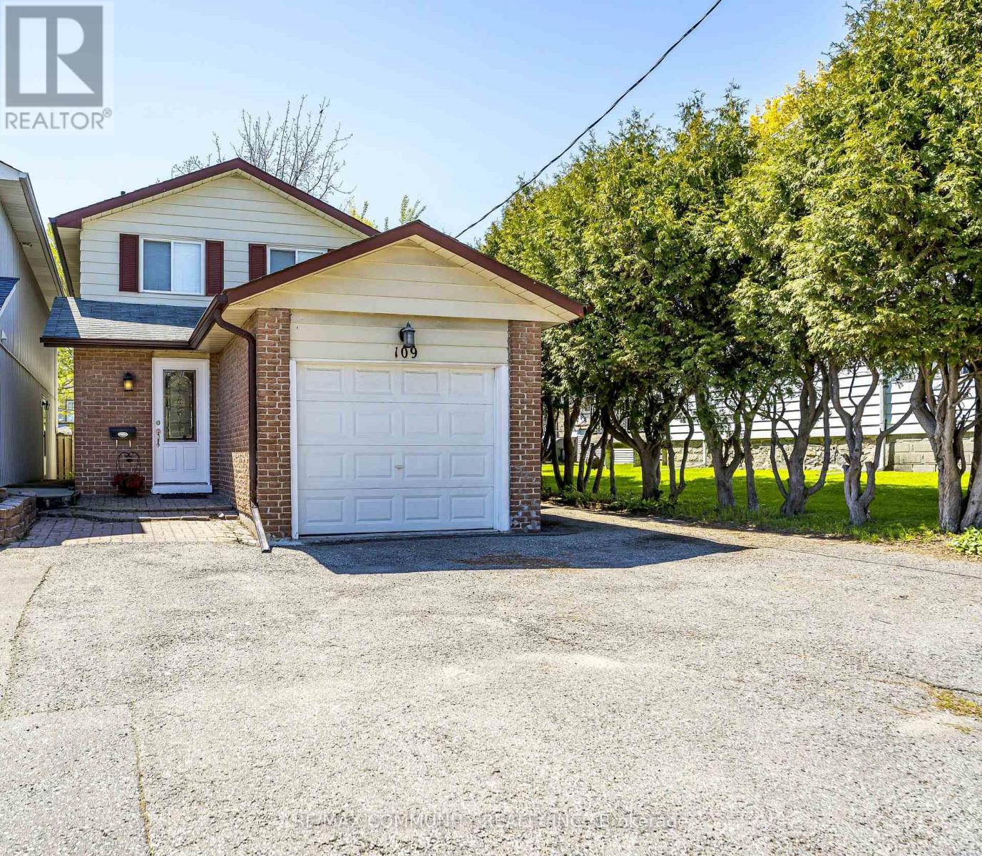 109 ADELAIDE AVENUE E - 1