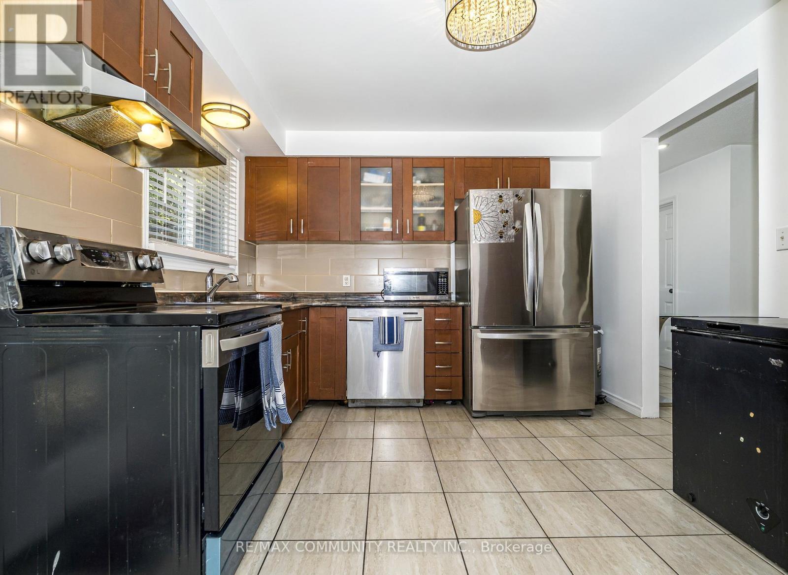 109 ADELAIDE AVENUE E - 12