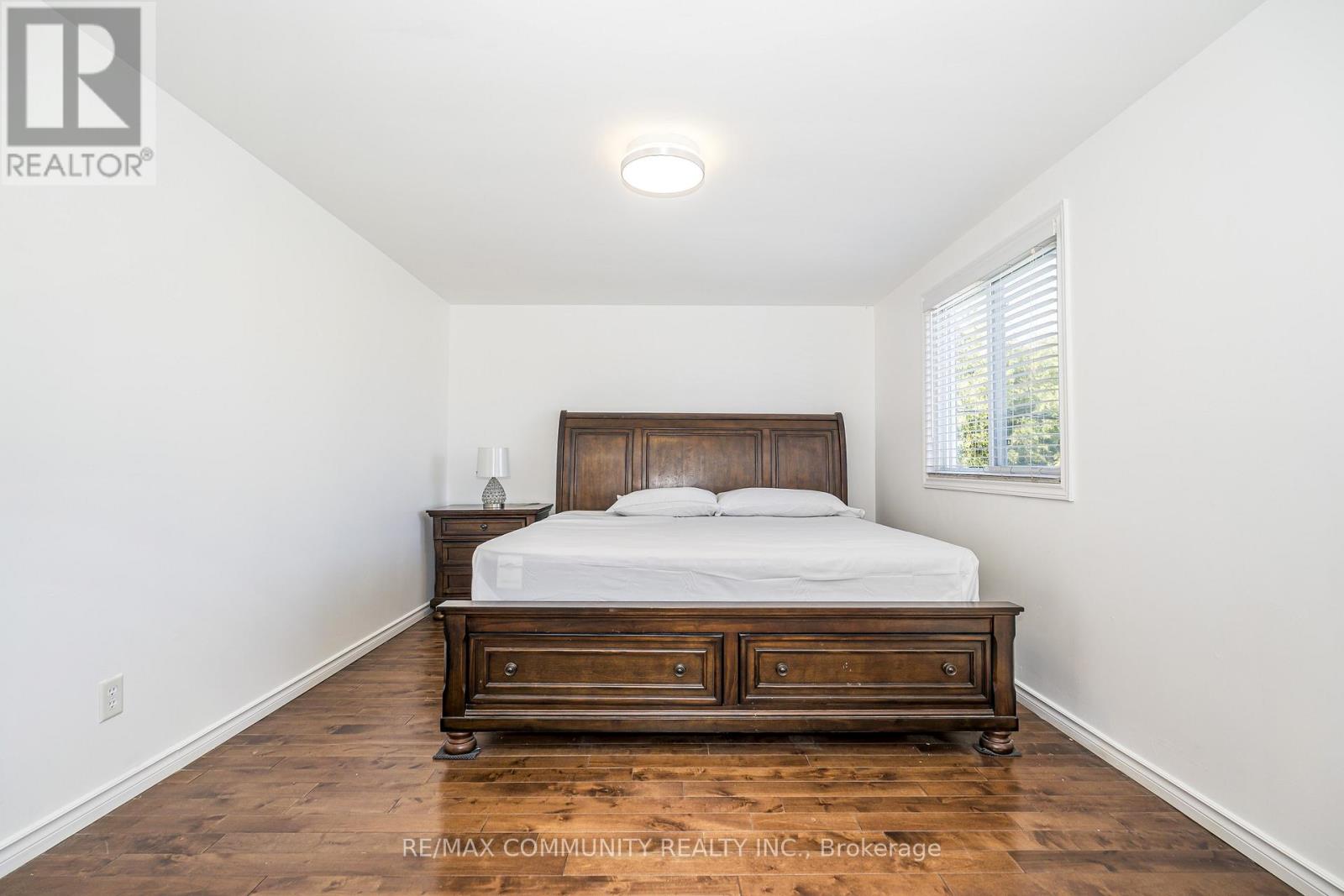 109 ADELAIDE AVENUE E - 19