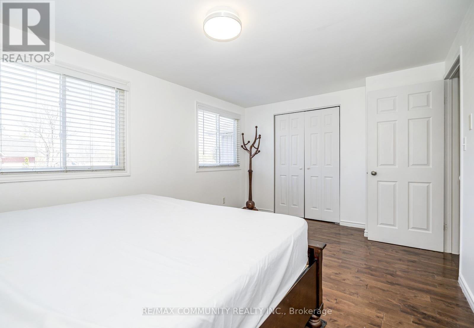109 ADELAIDE AVENUE E - 20