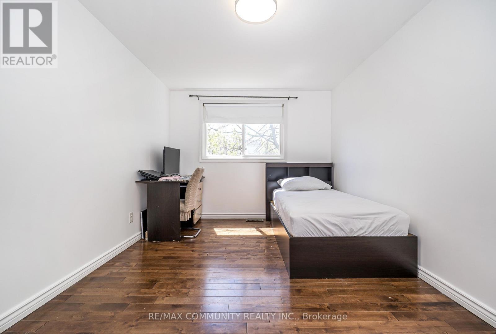 109 ADELAIDE AVENUE E - 23