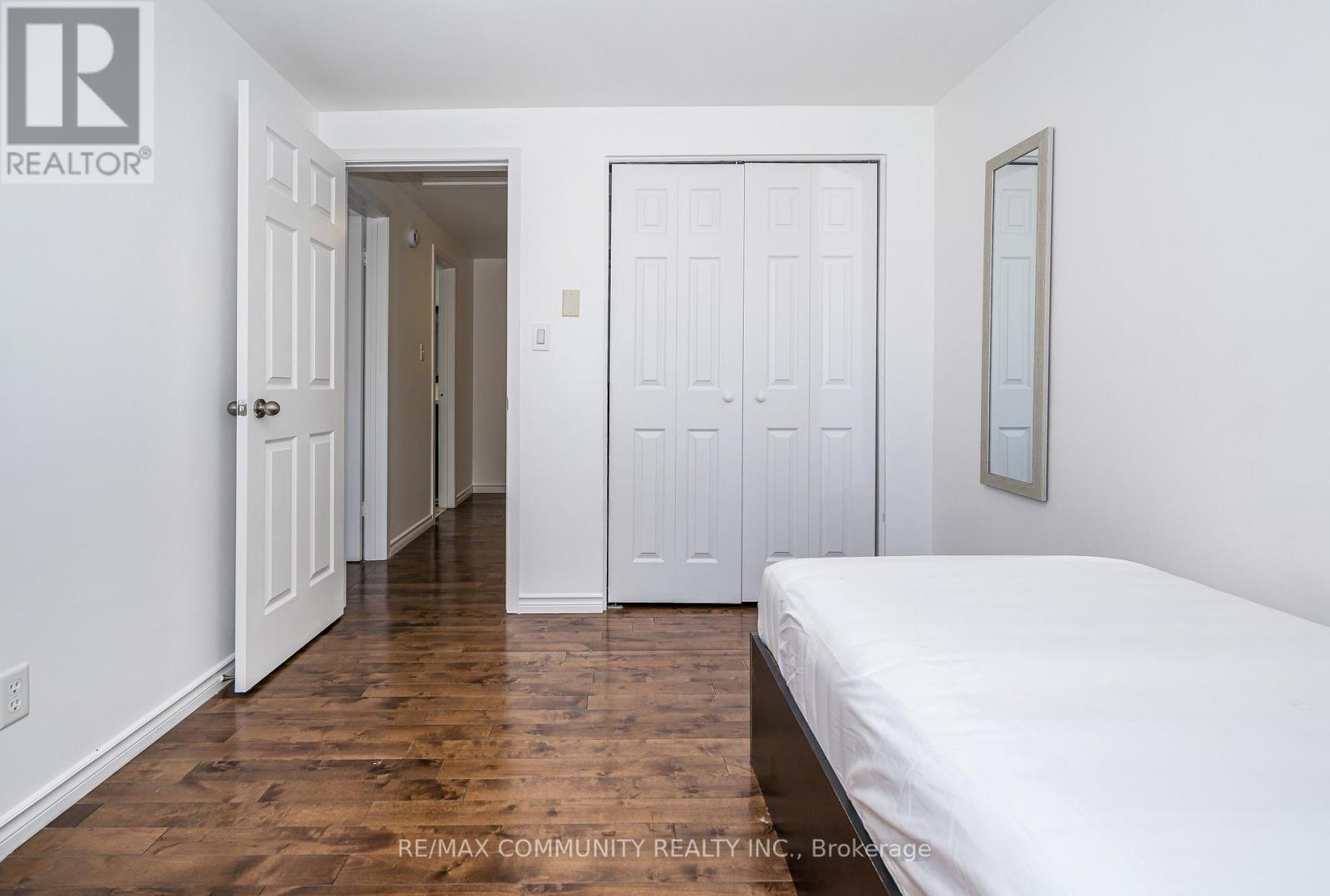 109 ADELAIDE AVENUE E - 26