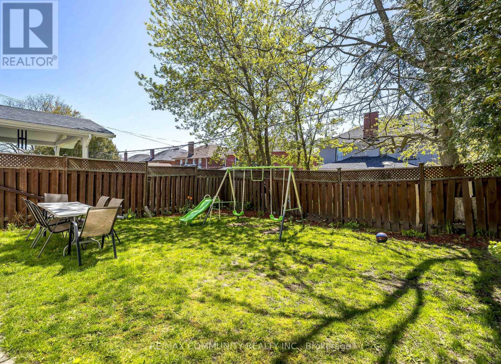 109 ADELAIDE AVENUE E - 32