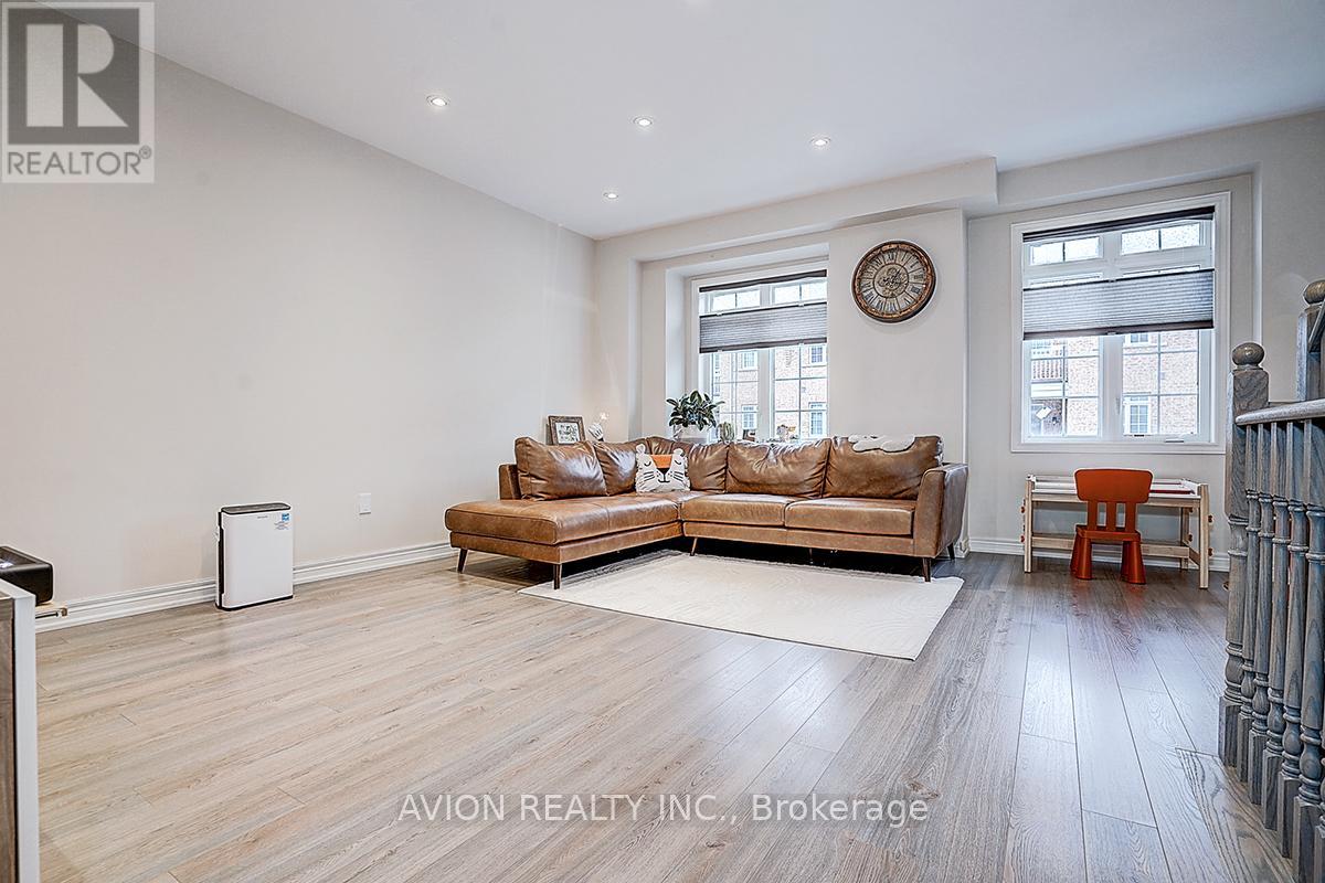 24 FANNY GROVE WAY - 22