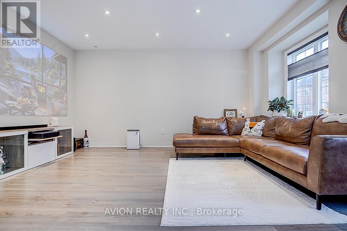 24 FANNY GROVE WAY - 25