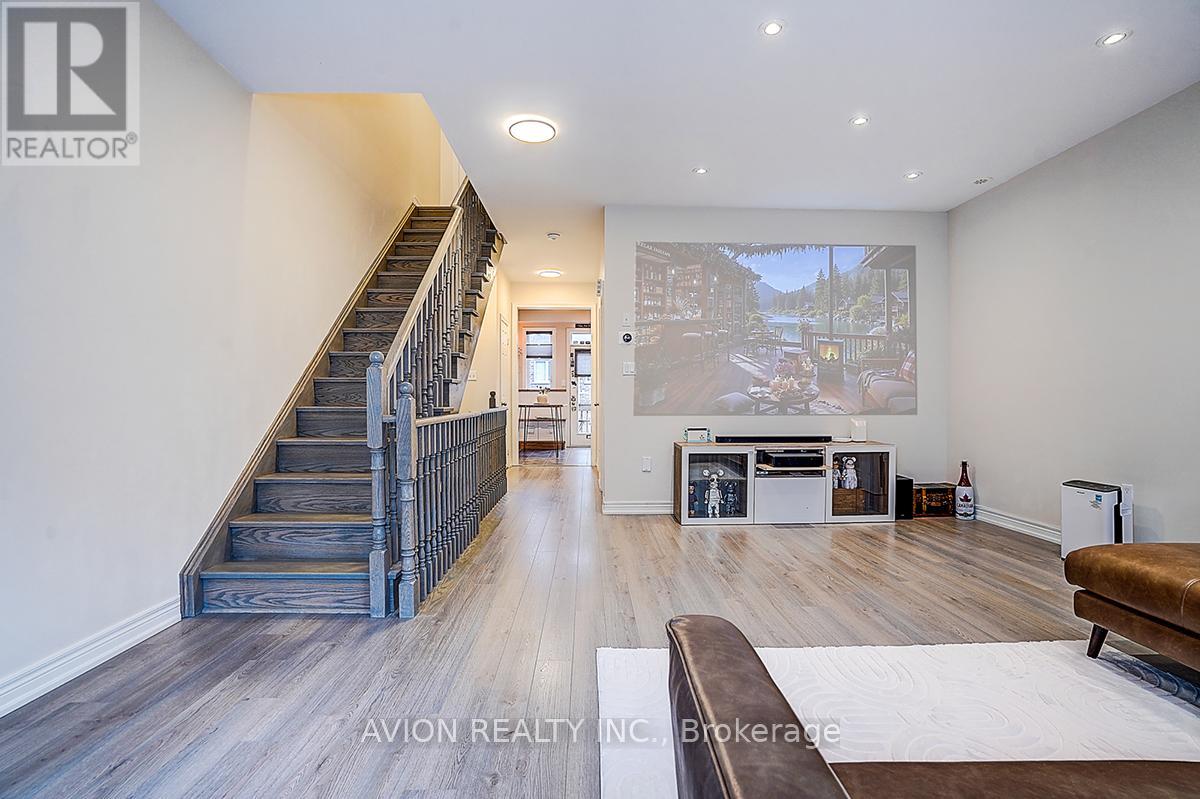 24 FANNY GROVE WAY - 28