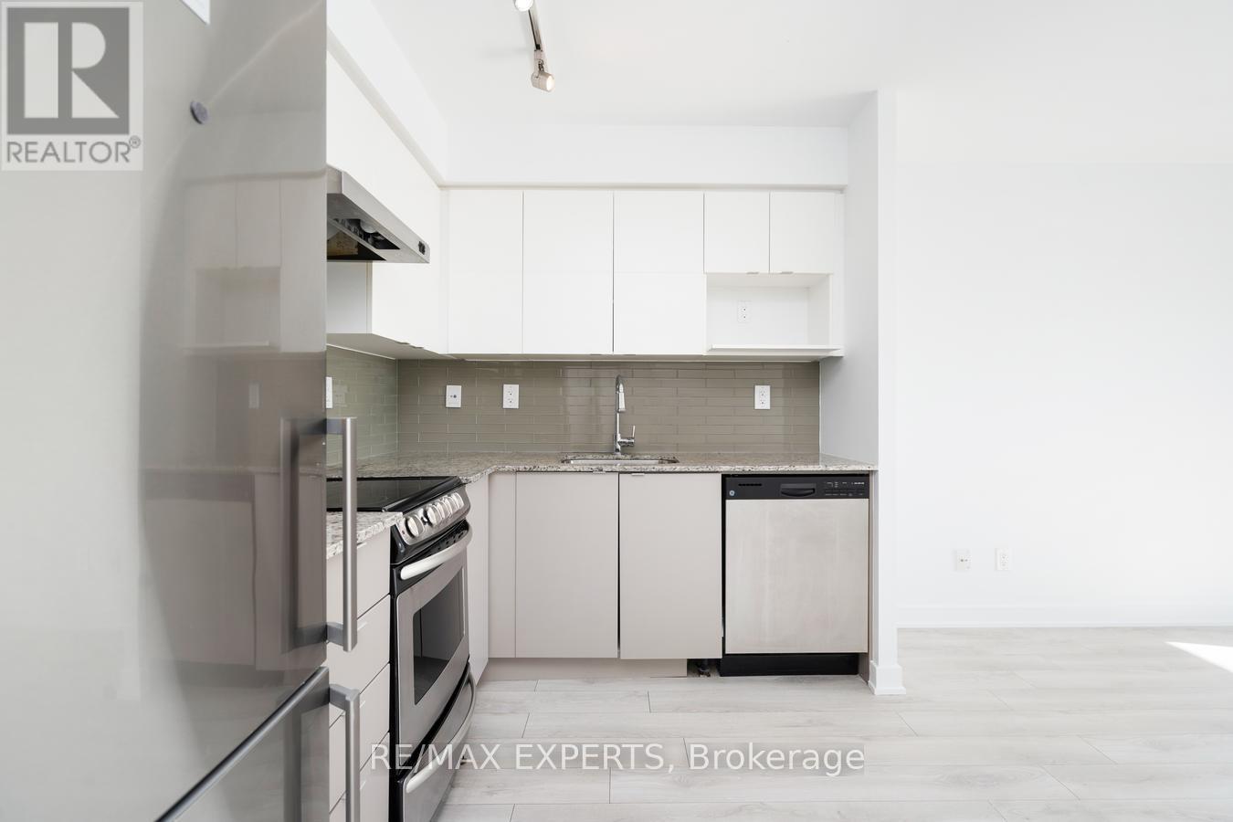 #416 160 FLEMINGTON ROAD - 10