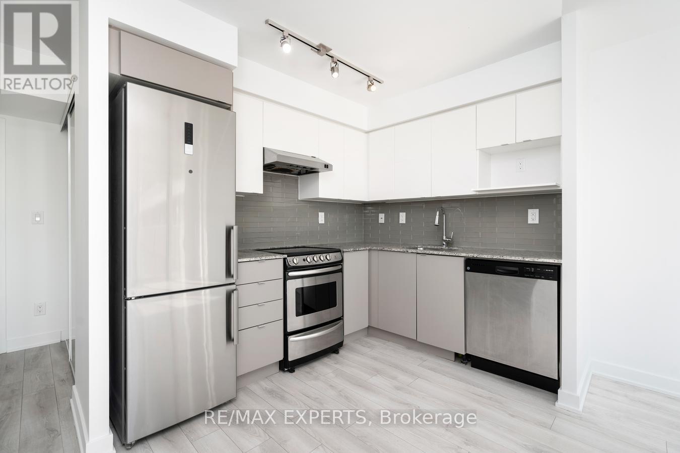 #416 160 FLEMINGTON ROAD - 11