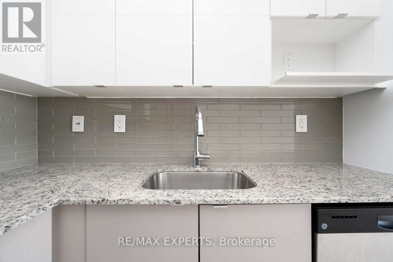 #416 160 FLEMINGTON ROAD - 13